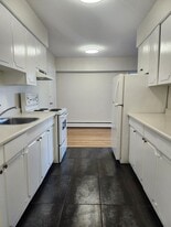 1653 Oak Bay Ave in Victoria, BC - Building Photo