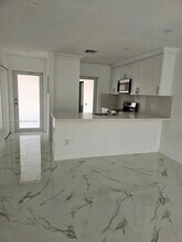 3430 NW 52nd Ave in Lauderdale Lakes, FL - Foto de edificio - Building Photo