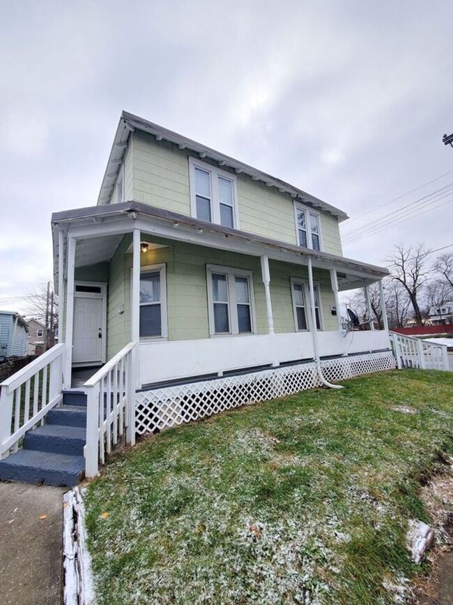 property at 164-166-166 S Cypress Ave