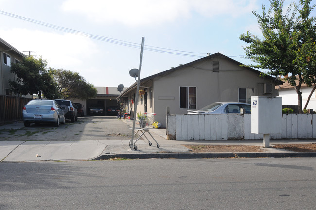 1022-1024 De Giulio Avenue in Santa Clara, CA - Foto de edificio - Building Photo