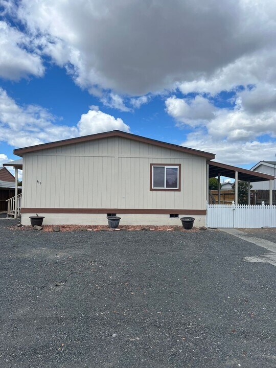419 6th Ave SE in Ephrata, WA - Building Photo