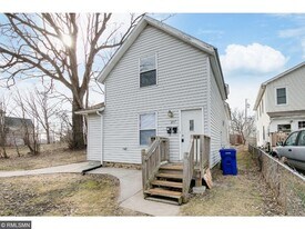 877 Clark St N in St. Paul, MN - Building Photo