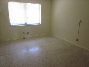 2120 NE 56th St in Fort Lauderdale, FL - Foto de edificio - Building Photo