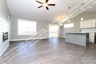 1821 Southbridge Dr in Adel, IA - Foto de edificio - Building Photo