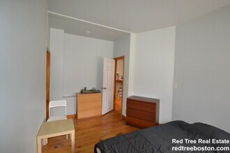 252 Cypress St in Brookline, MA - Building Photo - Building Photo