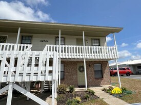 3250 Redwood Ln in Gulf Breeze, FL - Building Photo