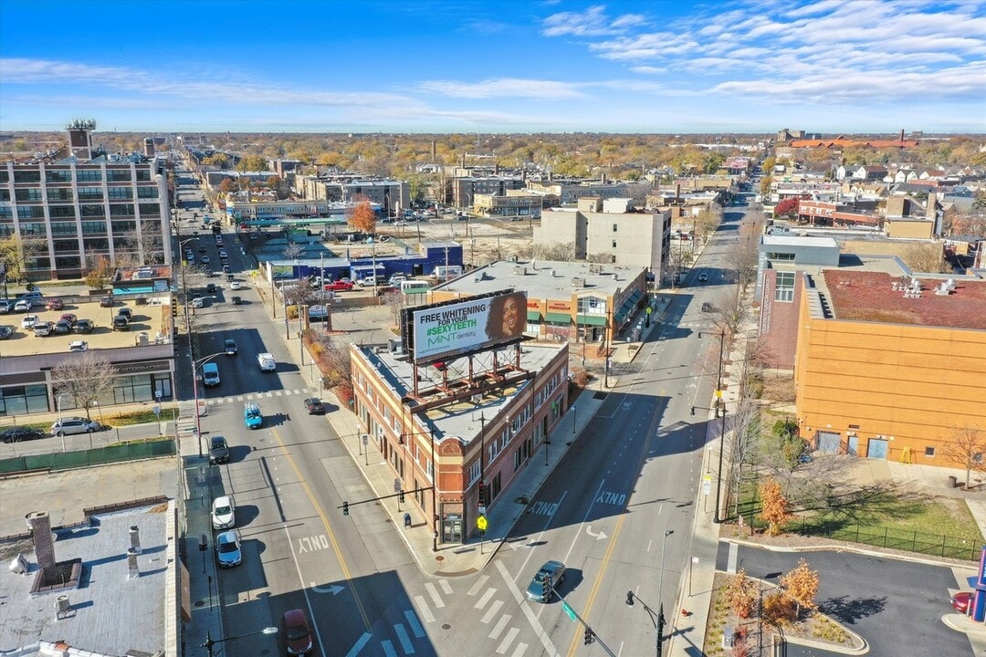 3906 W Belmont Ave, Unit 4 in Chicago, IL - Foto de edificio