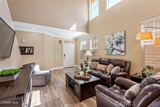 525 Shadow Ln in Simi Valley, CA - Building Photo - Building Photo