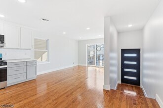 68 Main St in Newark, NJ - Foto de edificio - Building Photo