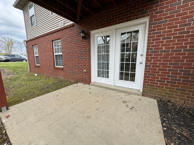 226 Yager Ave in La Grange, KY - Foto de edificio - Building Photo