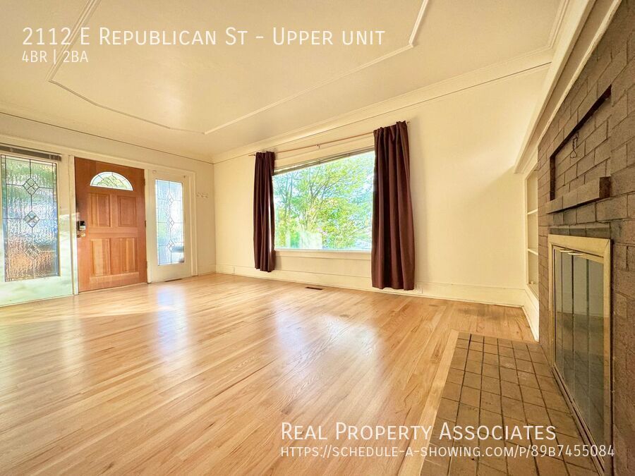 2112 E Republican St in Seattle, WA - Building Photo