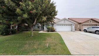 13306 Cheyenne Mountain Dr in Bakersfield, CA - Building Photo