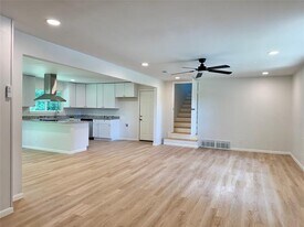 1421 S Scullin Ave in Denison, TX - Building Photo