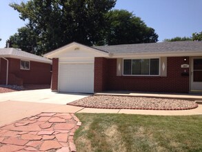 1827 S Reed St in Lakewood, CO - Building Photo - Building Photo