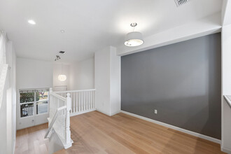 1051 Yates Way in San Mateo, CA - Foto de edificio - Building Photo