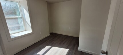 500 Larimer Ave, Unit Unit 1 in Turtle Creek, PA - Building Photo - Building Photo