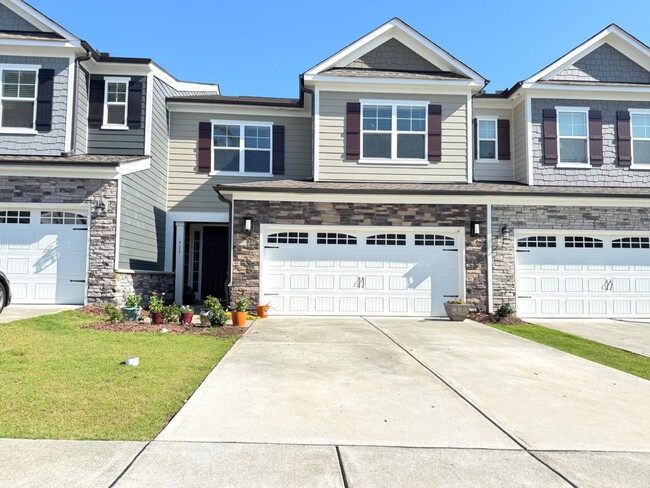 property at 915 Haybeck Ln