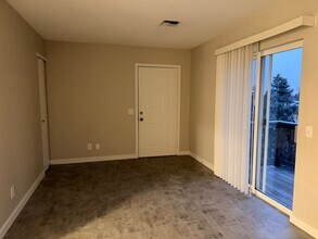 1073 NE Hidden Valley Dr in Bend, OR - Building Photo - Building Photo