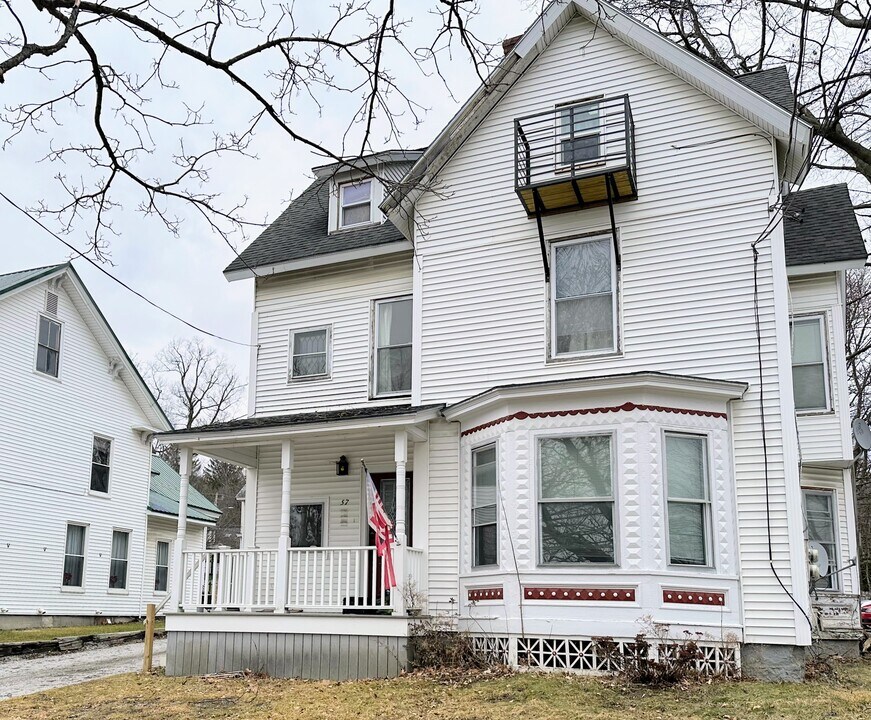 57 High St in St. Albans, VT - Foto de edificio