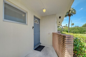 2915 Ashley Dr W in West Palm Beach, FL - Building Photo - Building Photo