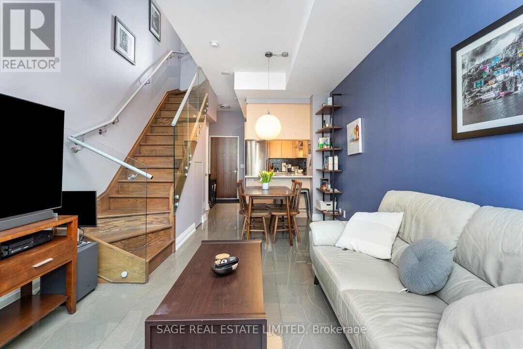 3-613 Market St. in Toronto, ON - Building Photo