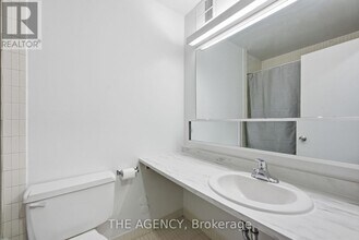 2360 Dundas St W in Toronto, ON - Building Photo - Building Photo