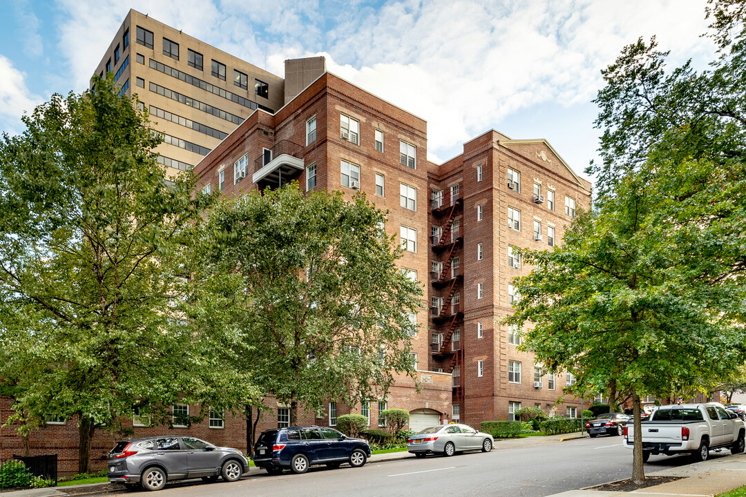 112-50 78th Ave in Forest Hills, NY - Building Photo