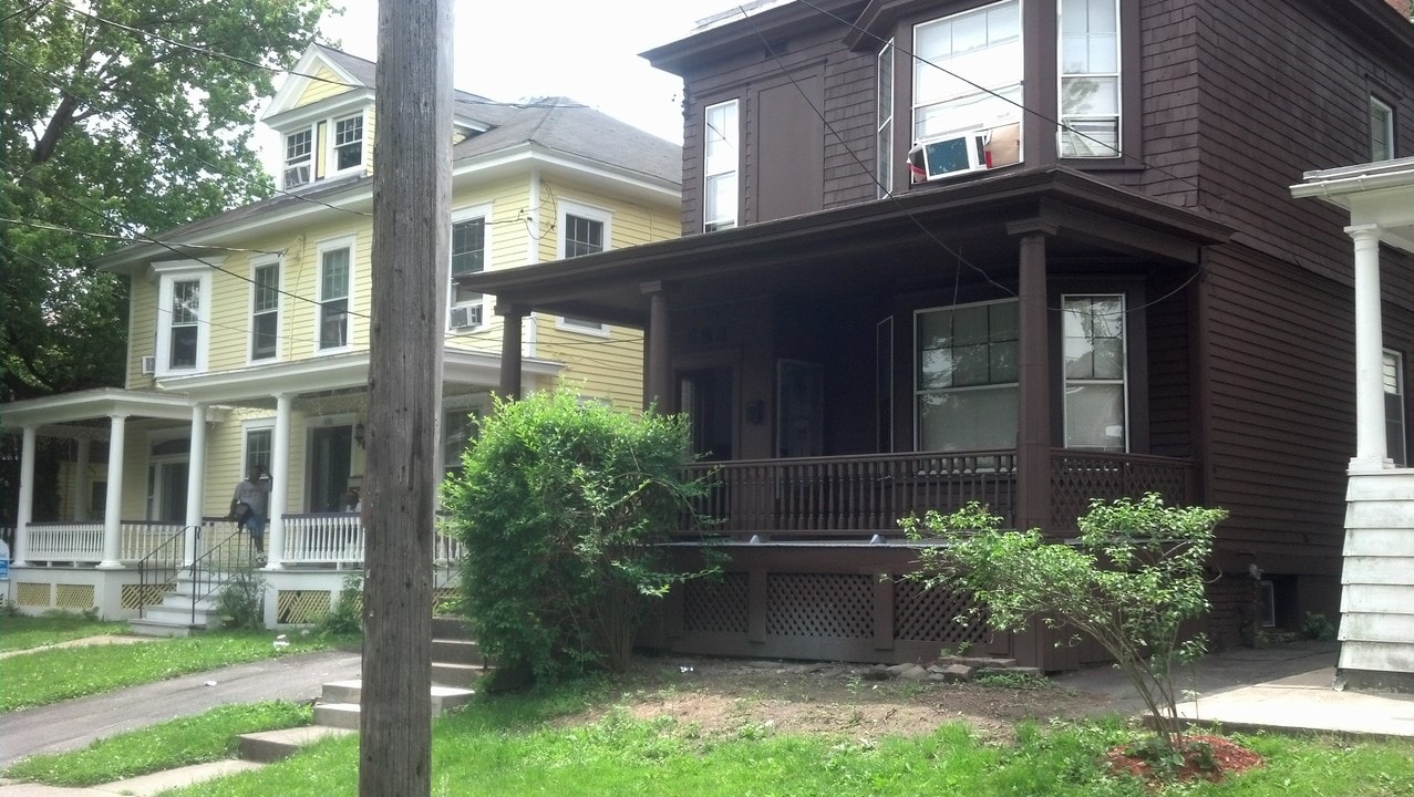 888 Lancaster St in Albany, NY - Foto de edificio