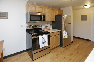 Ridgewood Apartments in Duluth, MN - Building Photo - Interior Photo