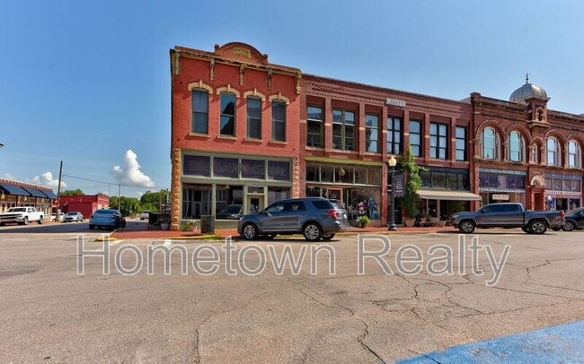 124 W Oklahoma Ave in Guthrie, OK - Building Photo - Building Photo