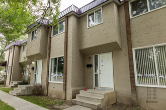 University Townhomes in Lethbridge, AB - Building Photo - Building Photo