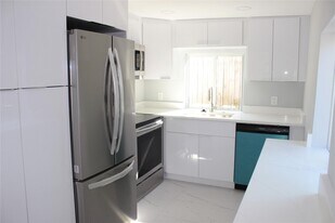 522 SE 20th Ct in Boynton Beach, FL - Building Photo