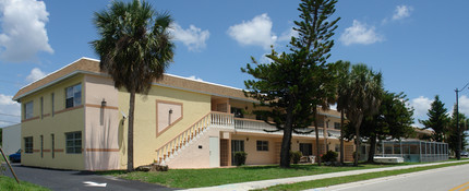 Windsor Gardens Apartment in Ft. Myers, FL - Building Photo - Building Photo