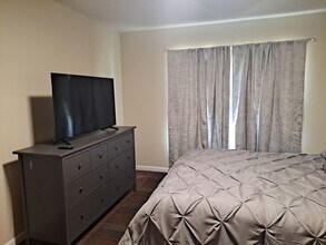 811 Granite Rd in Brandon, FL - Building Photo - Building Photo
