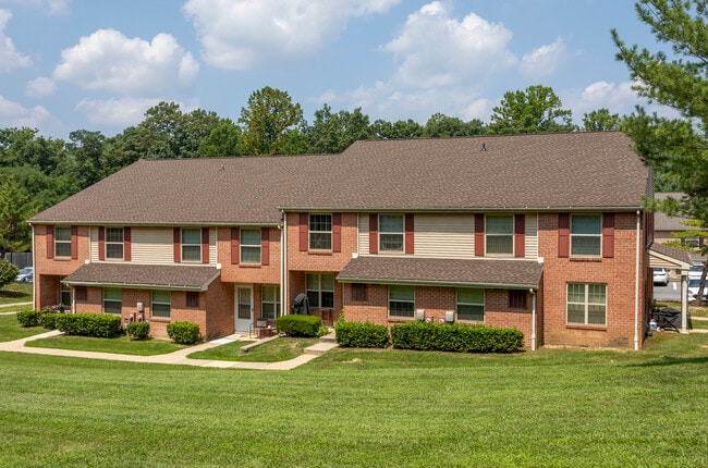 Spring Hill Apartments & Townhomes in Parkville, MD - Building Photo - Building Photo