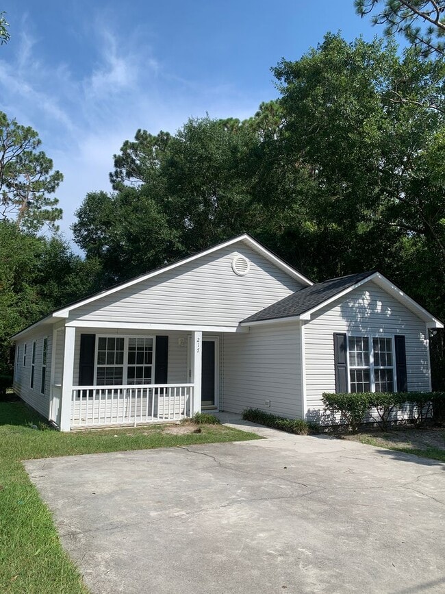 217 Charter Dr in Wilmington, NC - Foto de edificio - Building Photo