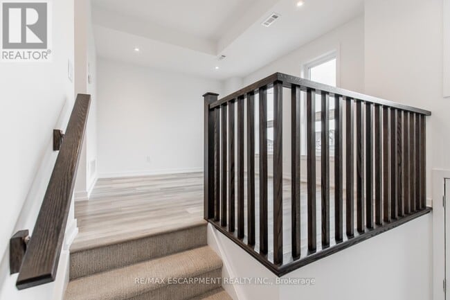 70 Kenesky Dr in Hamilton, ON - Building Photo - Building Photo