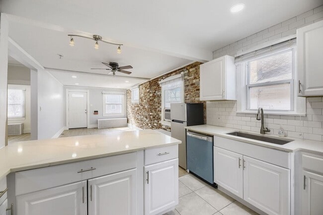 935 E Virginia Ave in Denver, CO - Building Photo - Building Photo