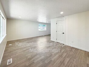 1243 S Security Ln in Boise, ID - Building Photo - Building Photo