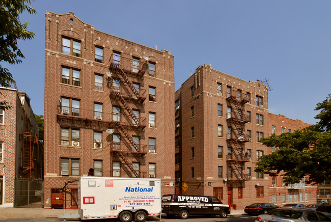 717-719 Crotona Park North in Bronx, NY - Building Photo - Building Photo