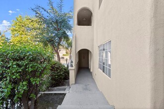 Heart of Hollywood | Large 2 Bedroom in Los Angeles, CA - Building Photo - Building Photo