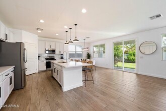 512 E Bamboo Ln in San Tan Valley, AZ - Foto de edificio - Building Photo