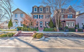 242 SW D St in Bentonville, AR - Building Photo