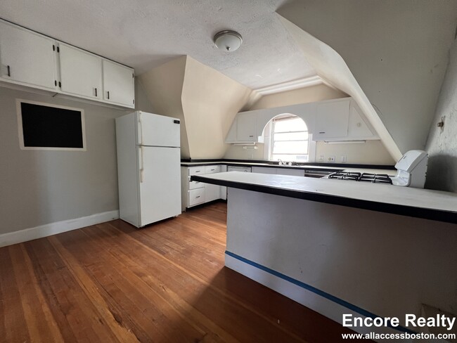 9 Kenwood St, Unit 2, Unit 2