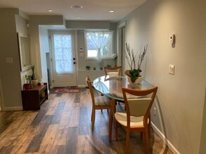 329 W 23 St in North Vancouver, BC - Building Photo - Building Photo