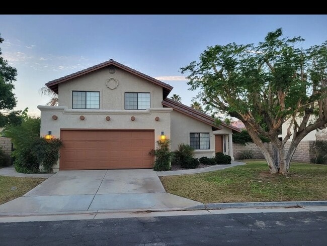 property at 78705 Vía Corrido