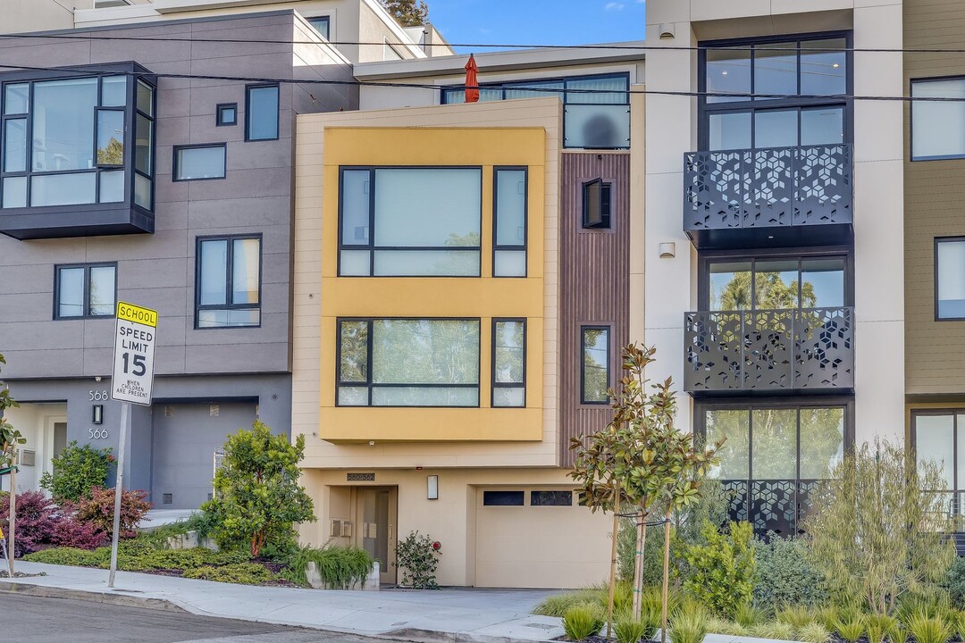 560 De Haro St in San Francisco, CA - Building Photo