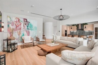815 NE 76th St in Miami, FL - Building Photo - Building Photo