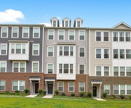 8112 Wistar Creek Mews in Henrico, VA - Foto de edificio - Building Photo