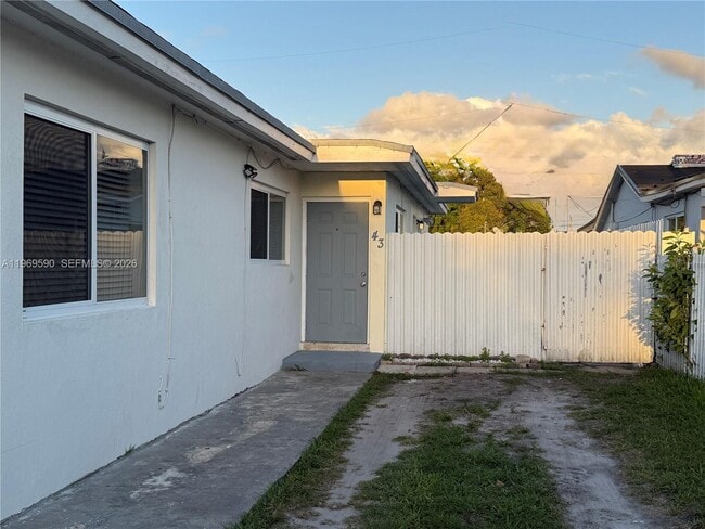 43 NW 76th Ave in Miami, FL - Building Photo - Building Photo